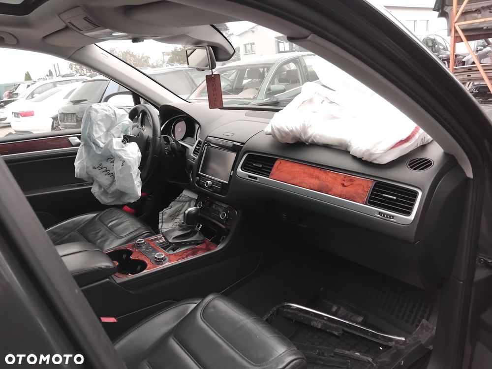 VW Touareg 10- lift 7P5 z silnikiem 3,0 tdi CASA i skrzynią automatyczną MHP lakier kod LG7W - 5