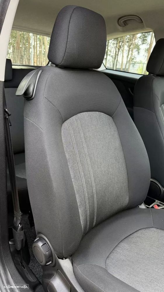 Fiat Punto 1.3 M-Jet Lounge Start&Stop - 29