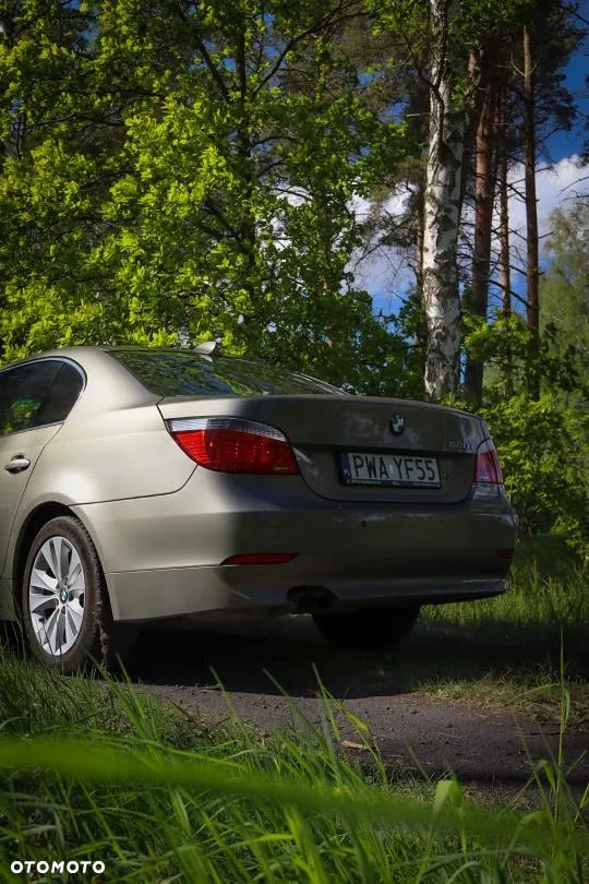BMW Seria 5 520i - 32