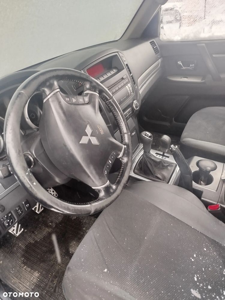 Mitsubishi Pajero - 15
