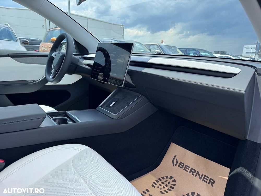 Tesla Model Y - 14