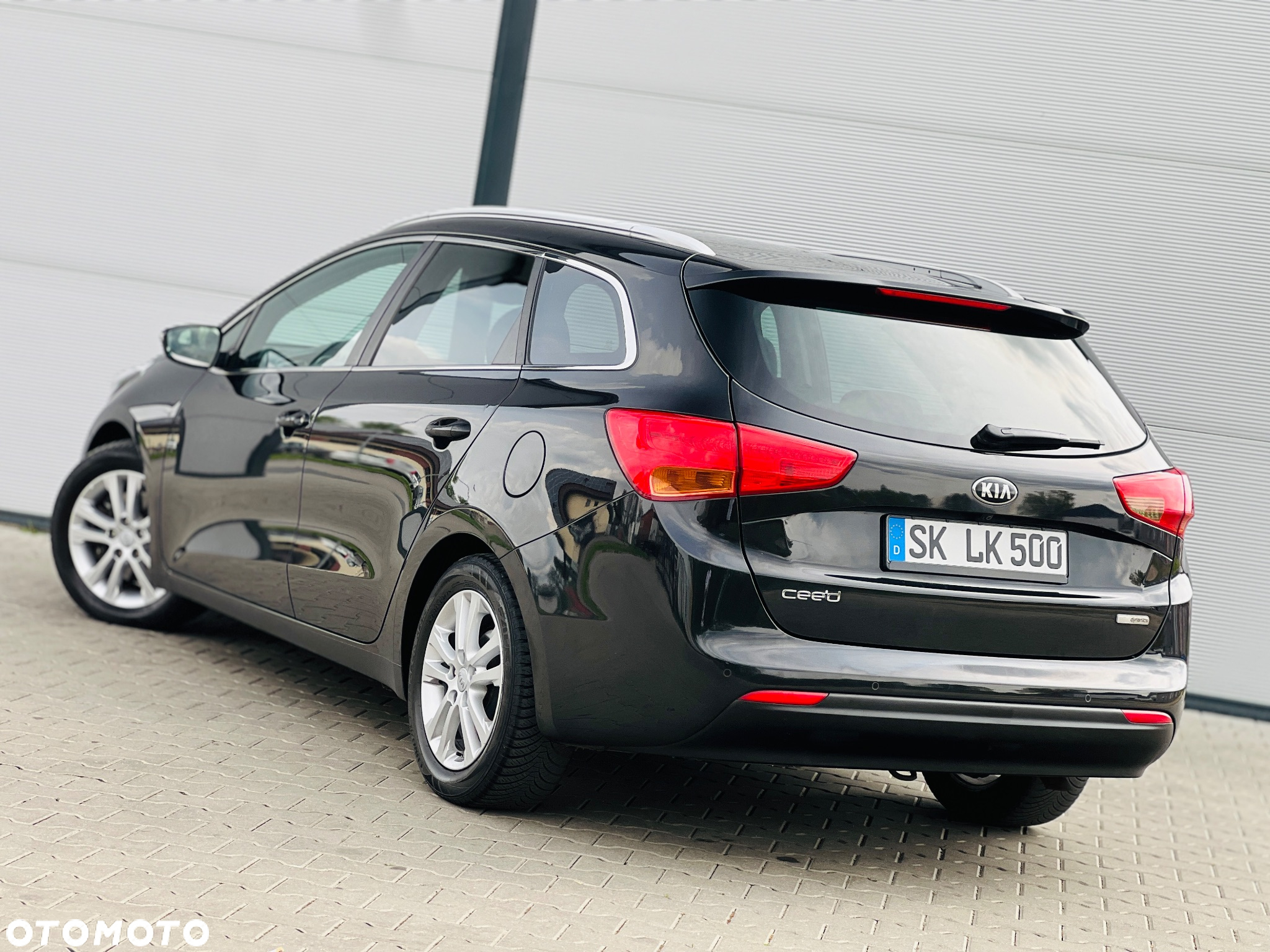 Kia Ceed 1.6 CRDi 128 ISG SW Platinum Edition - 3