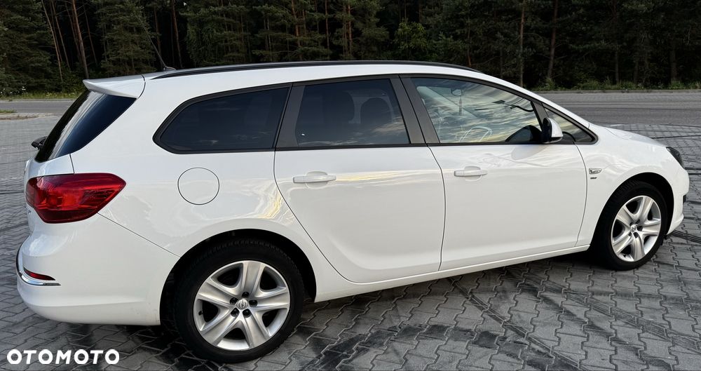 Opel Astra 2014 photo 2