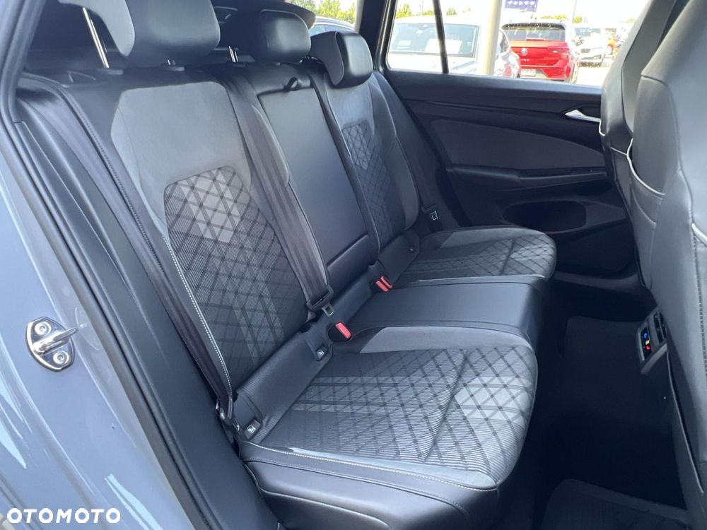 Volkswagen Golf 1.5 eTSI EVO R-Line DSG - 25