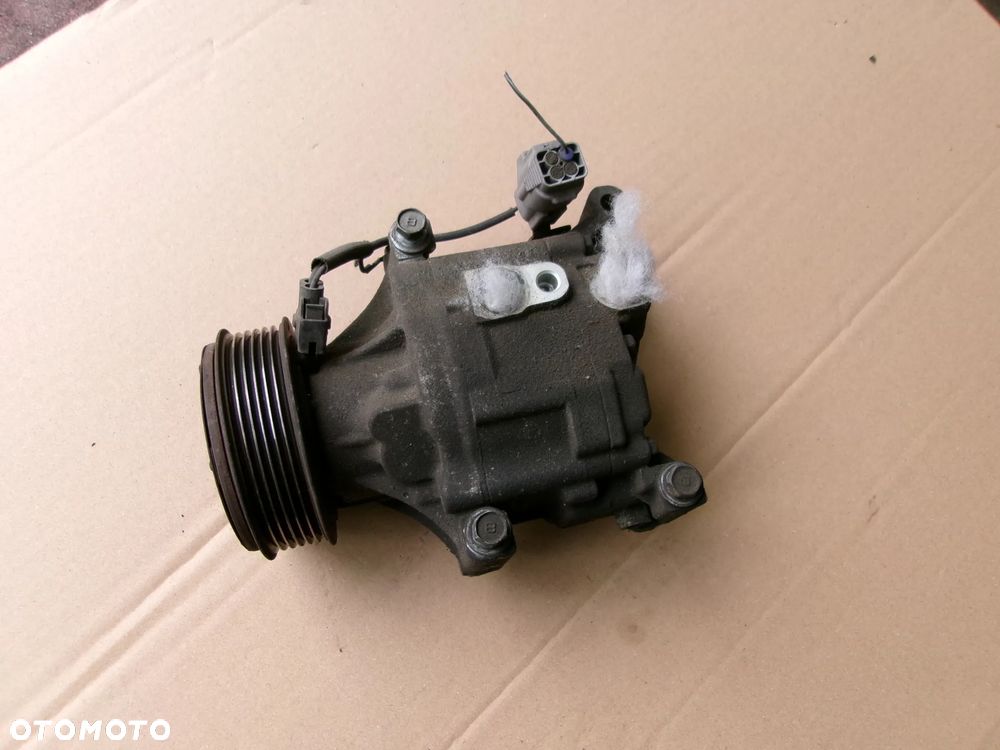 SPRĘŻARKA KLIMATYZACJI TOYOTA COROLLA E12  1.4 VVTI  01-07 - 1