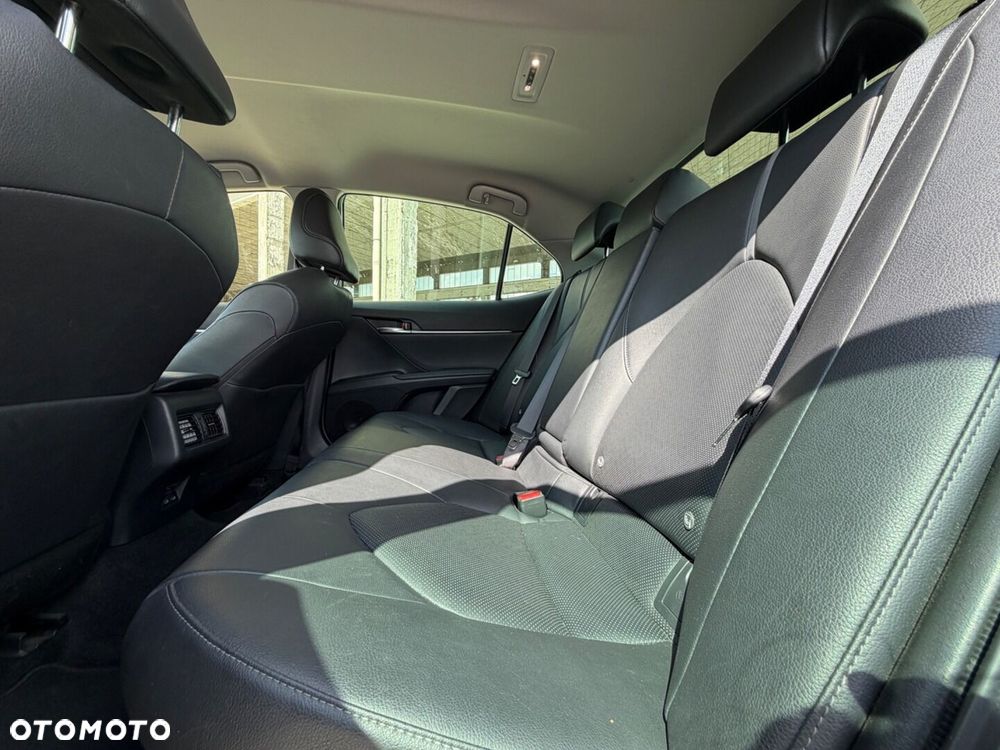 Toyota Camry 2.5 Hybrid Executive CVT - 21