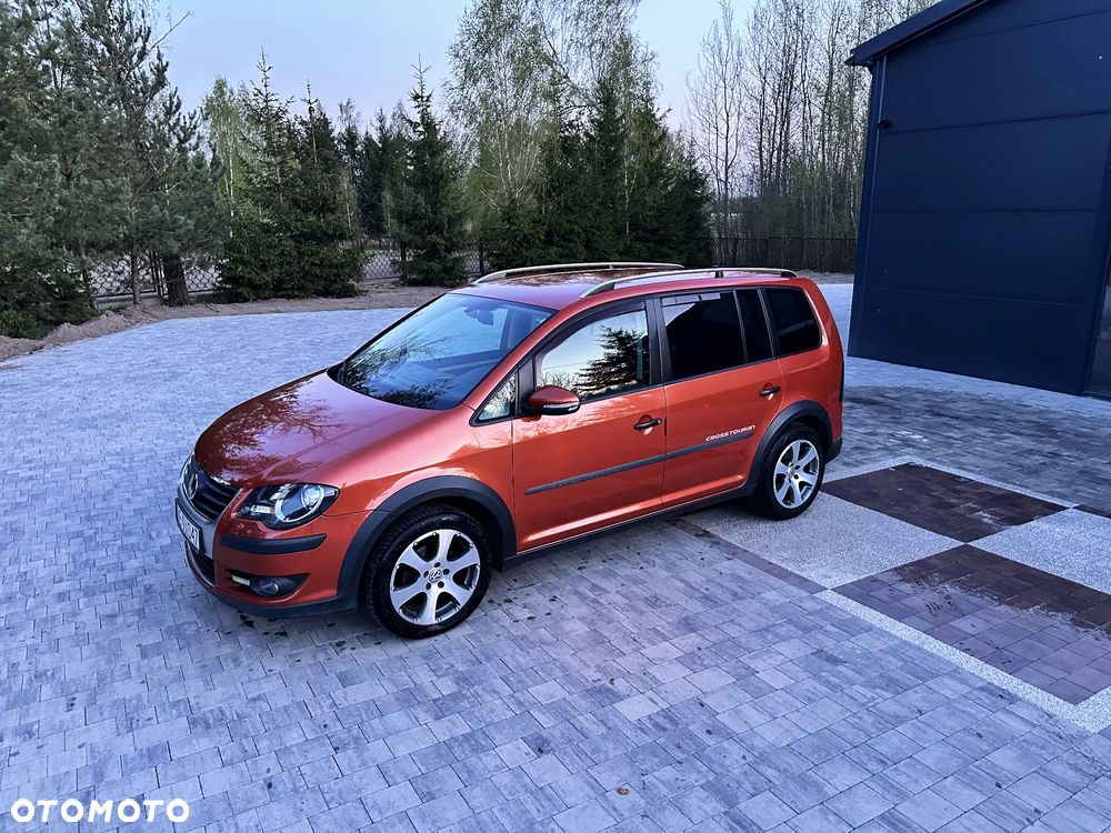 Volkswagen Touran 1.4 TSI Cross - 1
