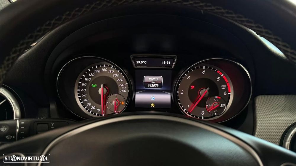 Mercedes-Benz CLA 200 d Shooting Brake AMG Line - 25