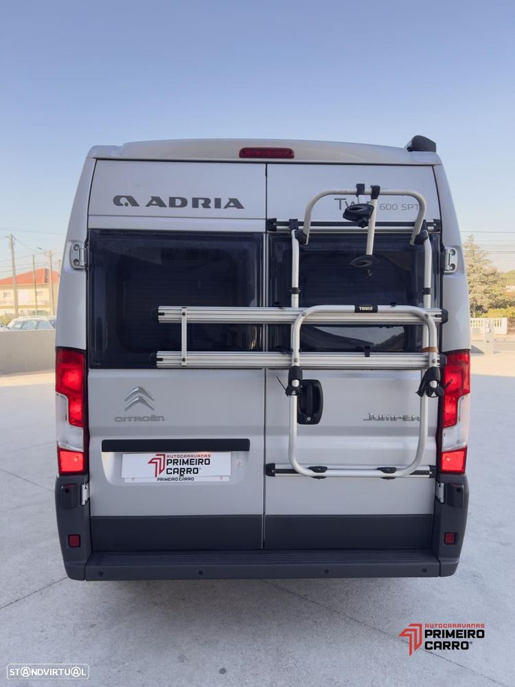 Adria Twin 600 SPT cama transversal - 44