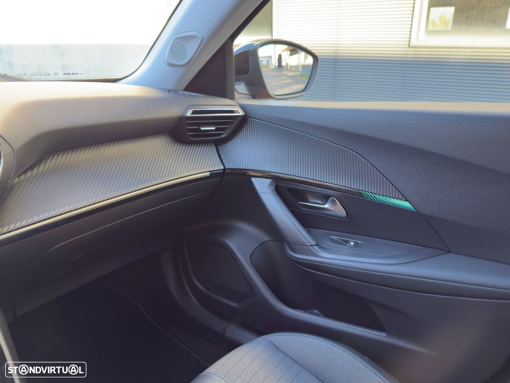 Peugeot 2008 1.5 BlueHDi Allure EAT8 - 19