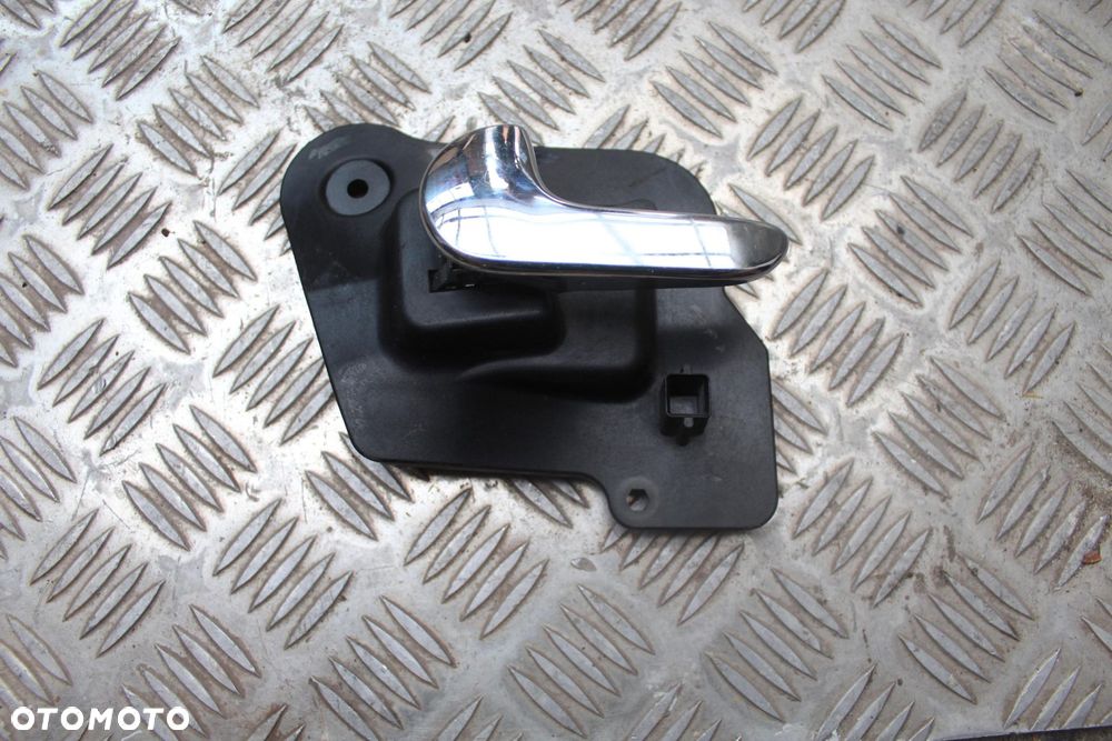 KLAMKA DRZWI LEWY TYŁ OPEL MERIVA A 13121860 - 1