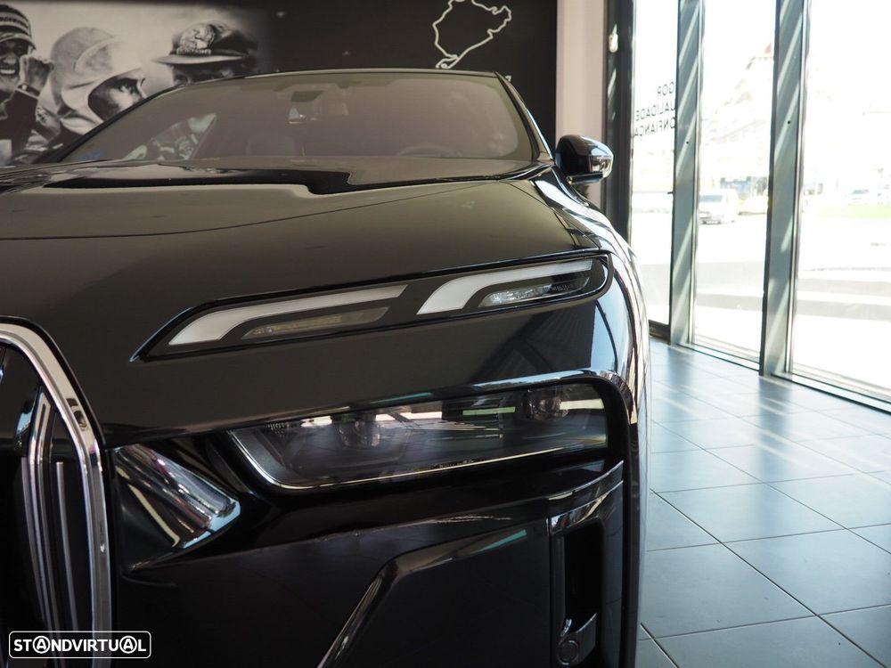 BMW i7 xDrive60 Pack Desportivo M - 4