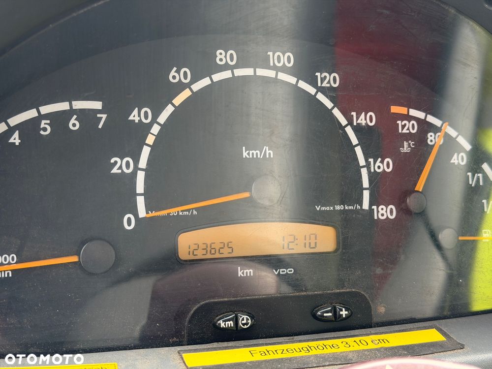 Mercedes-Benz Sprinter - 4