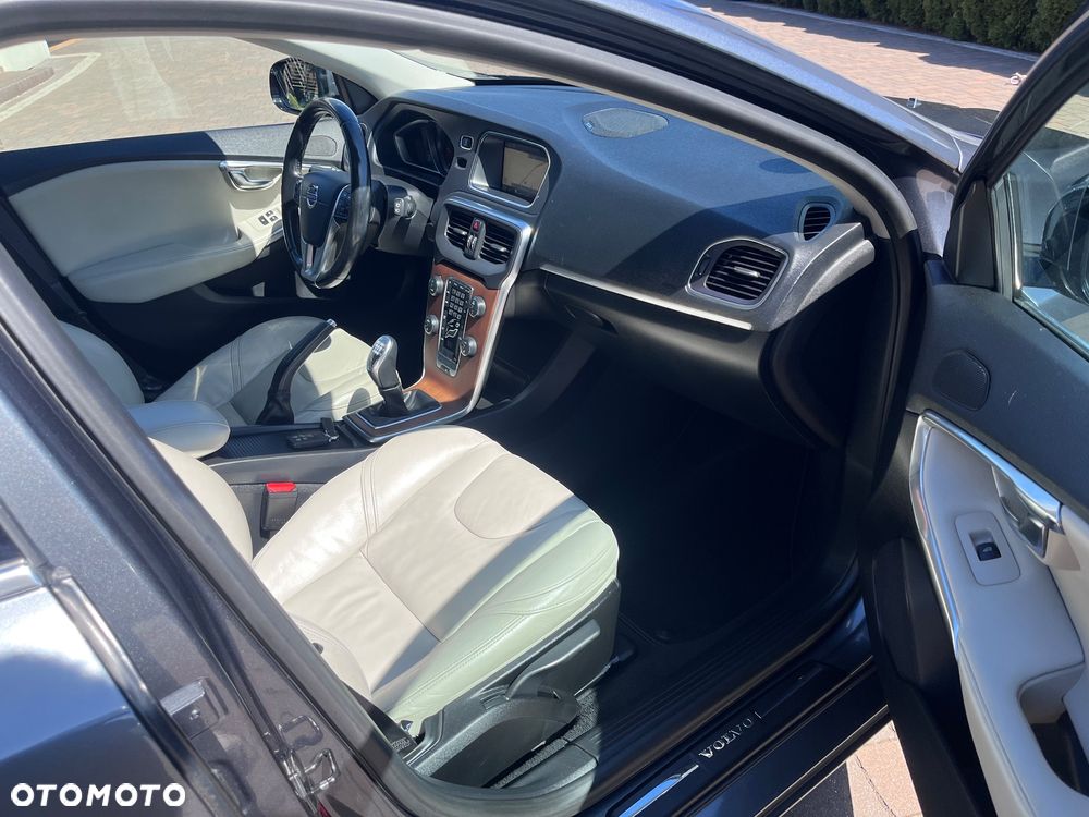 Volvo V40 D2 Summum - 17