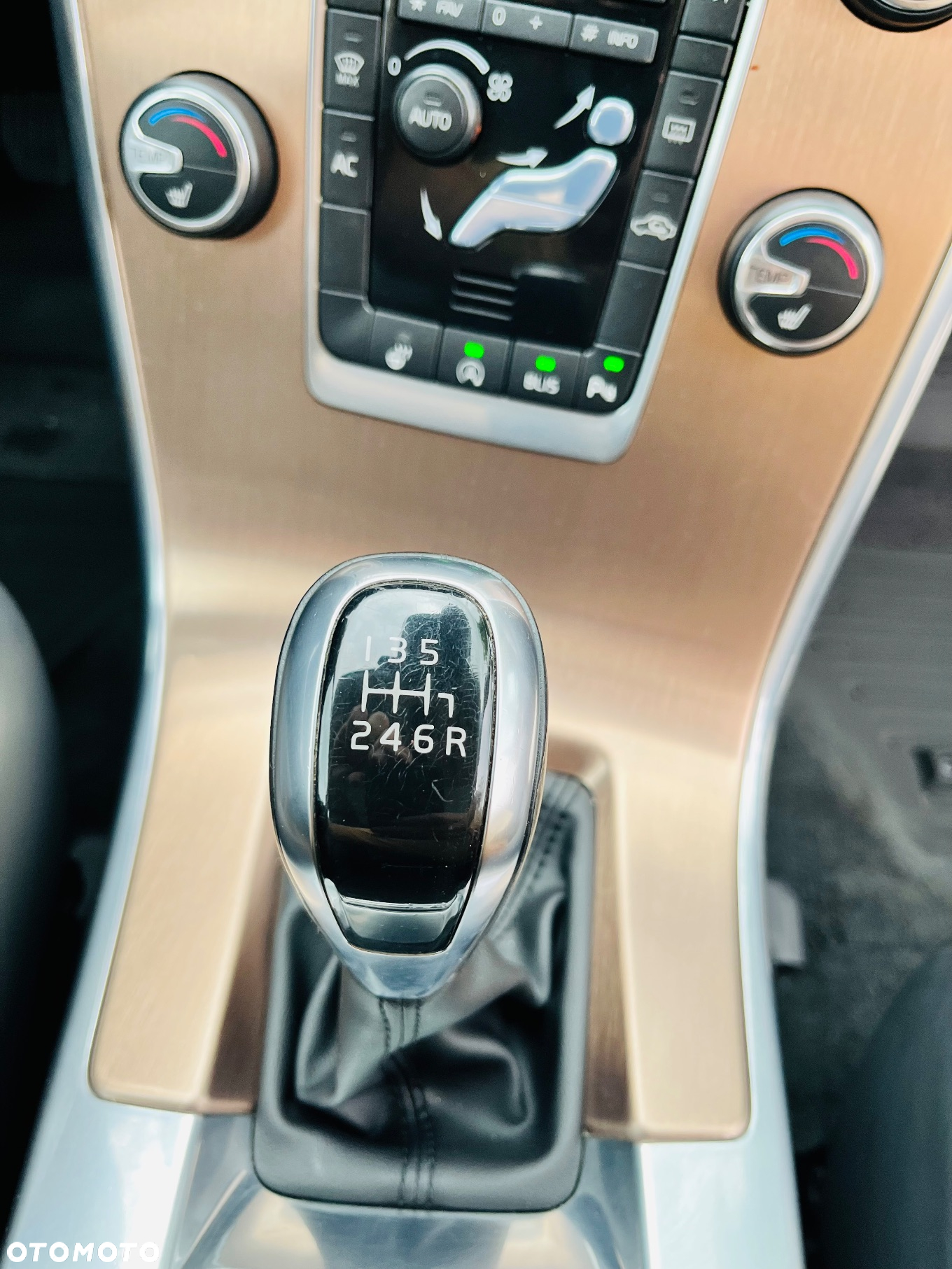 Volvo XC 60 D4 Momentum - 23