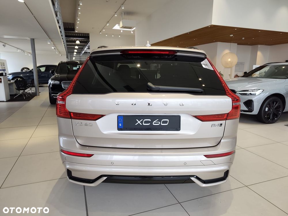 Volvo XC 60 B4 B Plus Dark - 2
