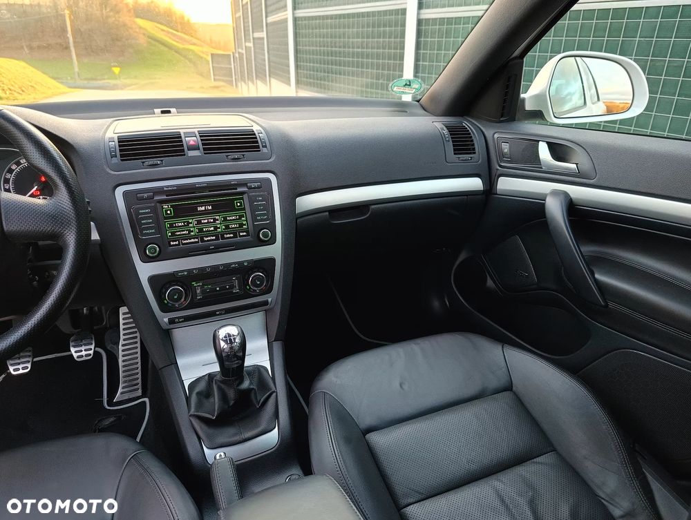 Skoda Octavia 2.0 TDI CR DPF RS - 30
