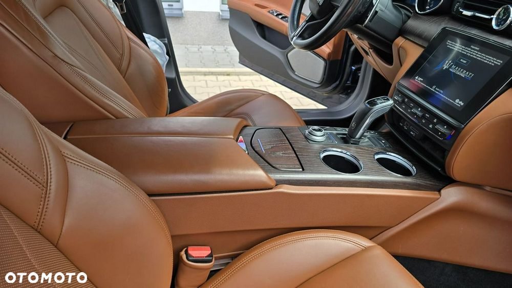 Maserati Quattroporte - 19