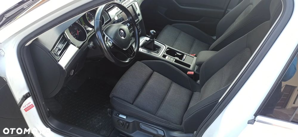 Volkswagen Passat - 14