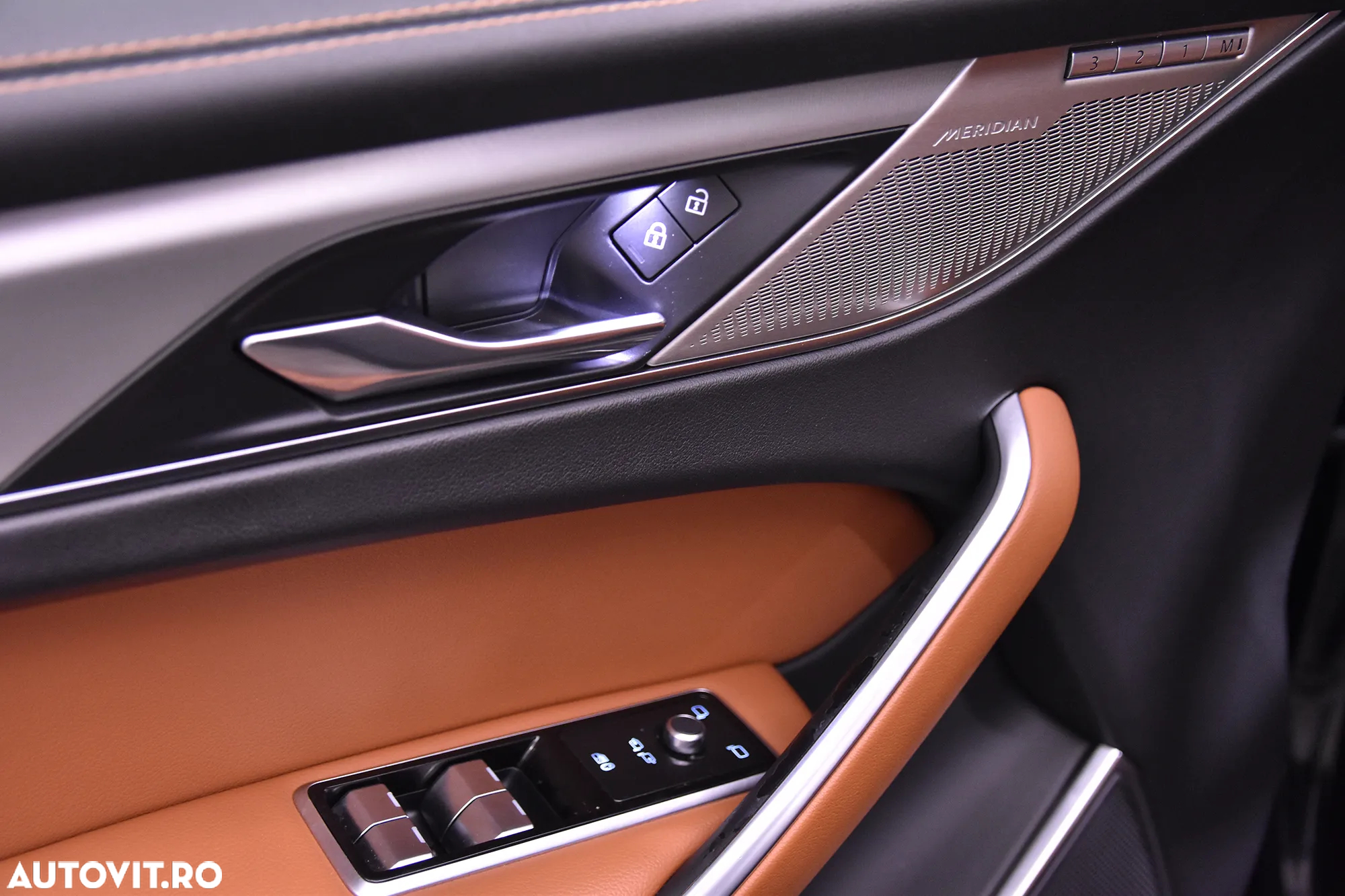 Jaguar F-Pace - 14
