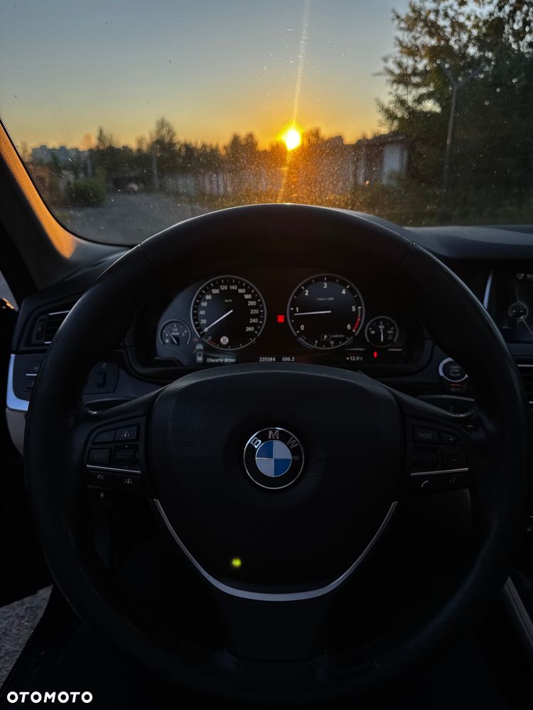 BMW Seria 5 525d xDrive Luxury Line - 17
