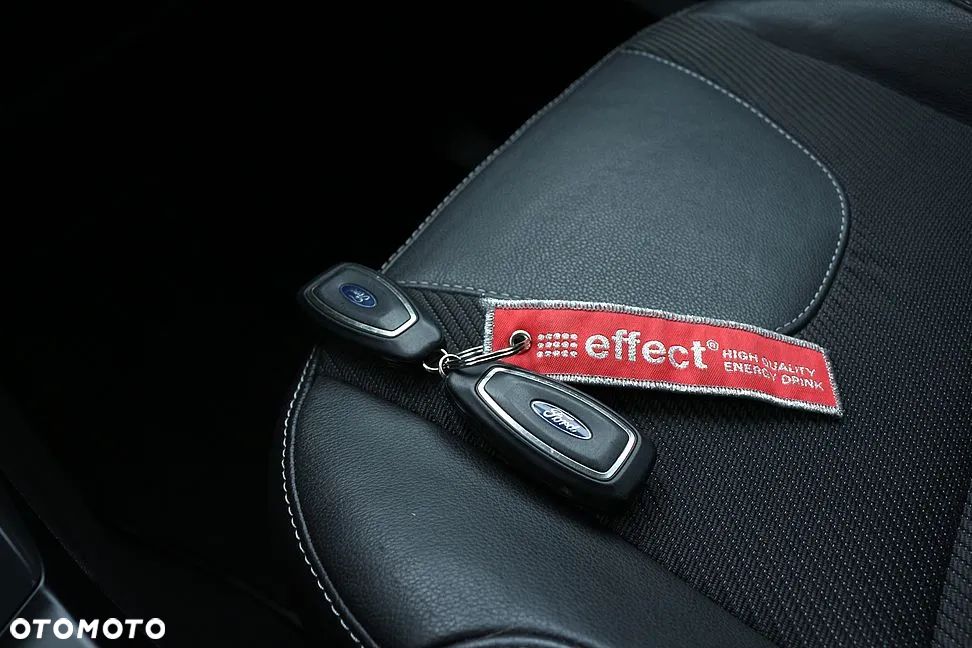 Ford Kuga 1.6 EcoBoost 2x4 Titanium - 30