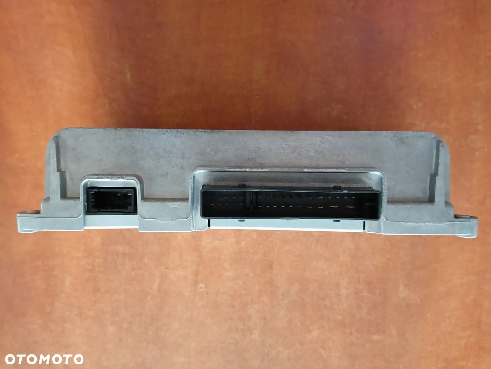 WZMACNIACZ 8T0035223R AUDI A4 B8 - 3