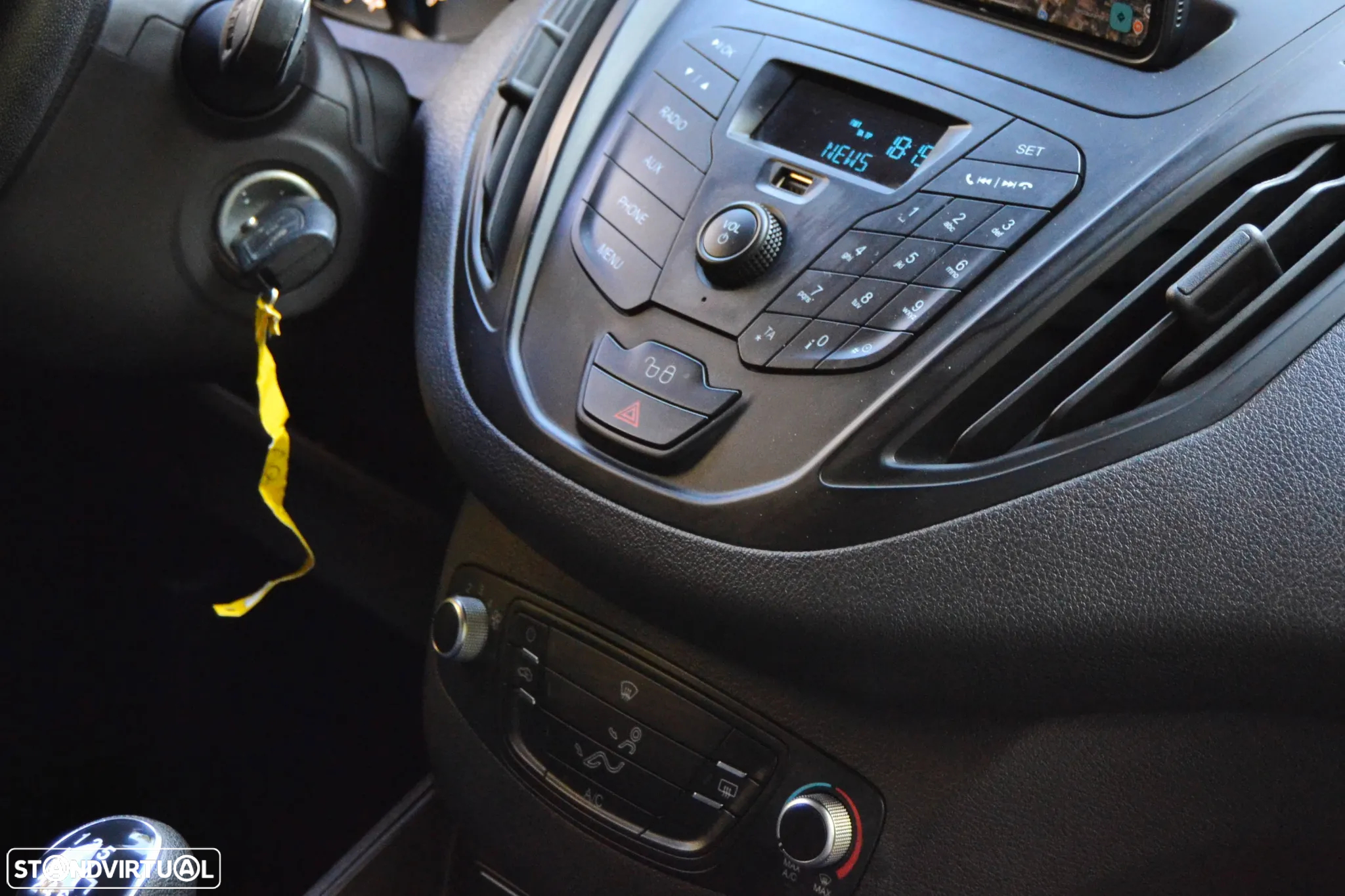 Ford Transit Courier 1.5 TDCI ECOBLUE TREND - IVA DEDUTÍVEL - 17