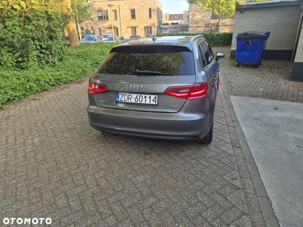 Audi A3 Sportback 1.6 TDI Ambiente - 4