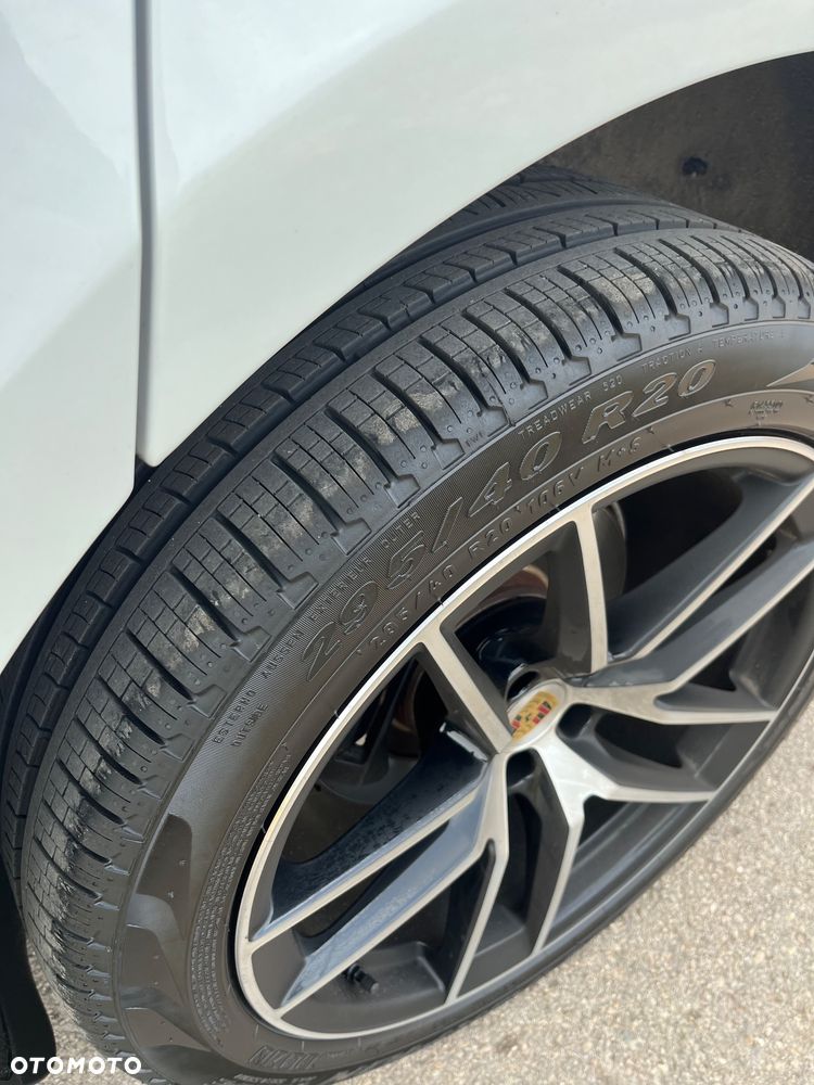 Porsche Macan - 24