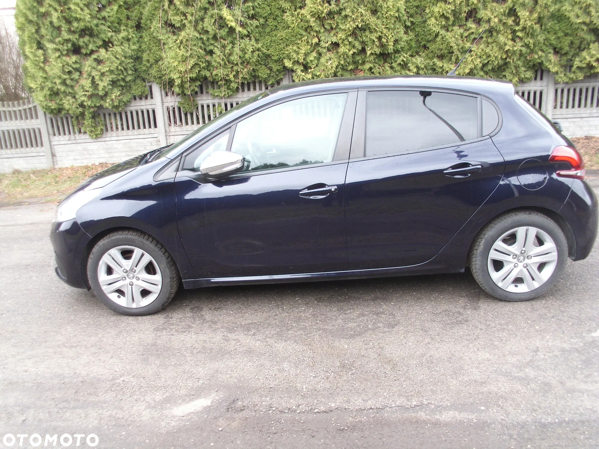 Peugeot 208 1.2 PureTech GPF Allure S&S - 16