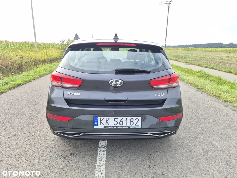 Hyundai i30 1.5 DPI Classic + - 5