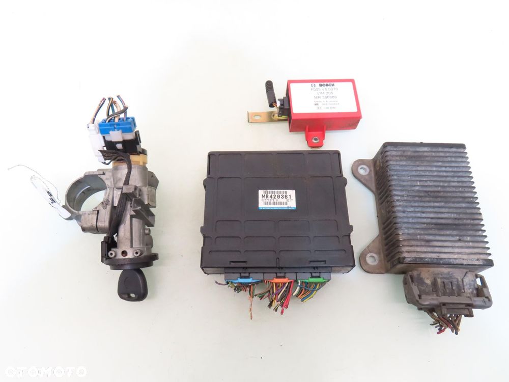 STACYJKA STEROWNIK MITSUBISHI CARISMA 1.8 GDI MR420361 F005V00070 MD340897 - 1
