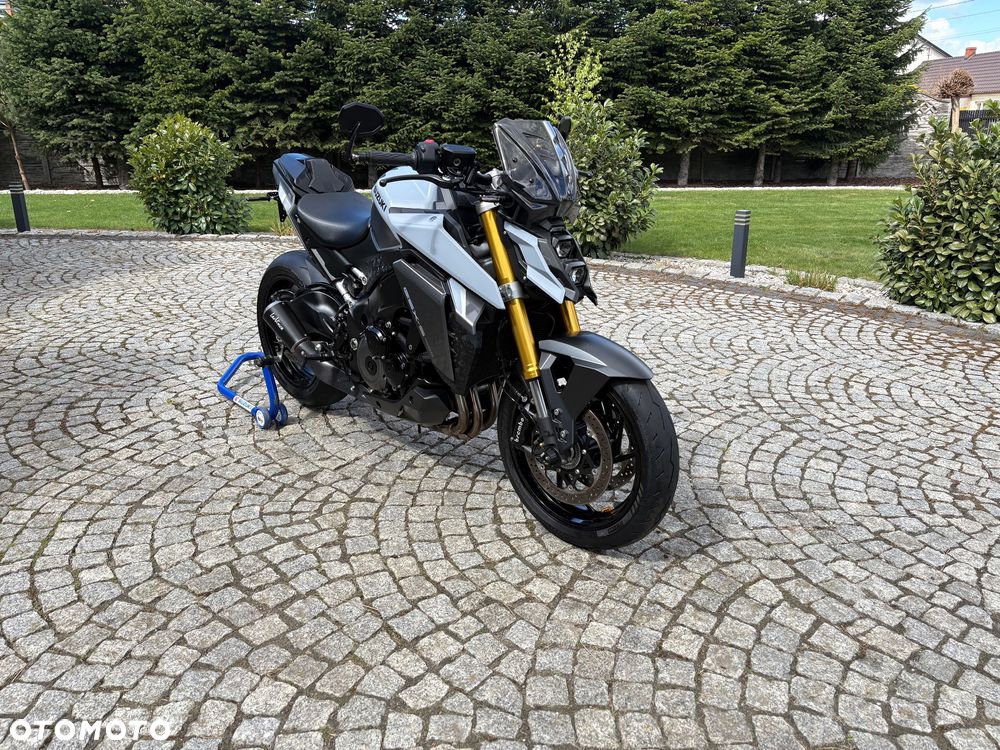 Suzuki GSX - 18