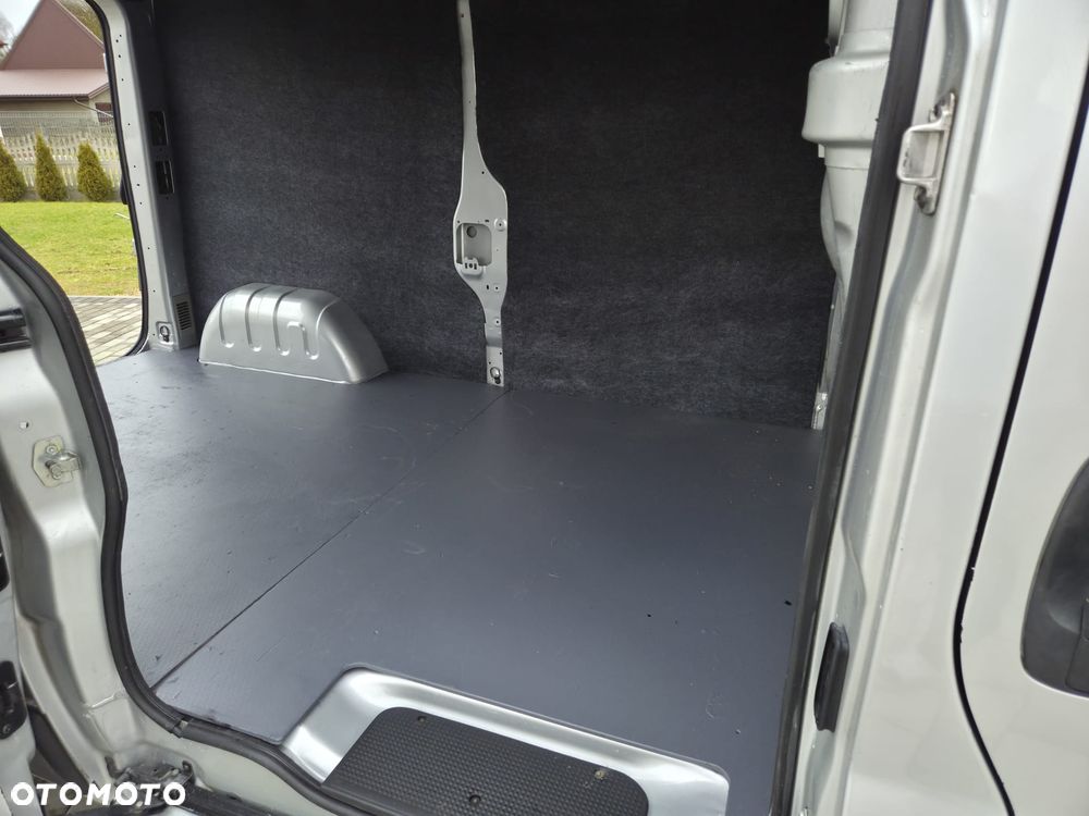 Renault TRAFIC LONG KLIMA TEMPOMAT ORYGINAŁ LAKIER I PRZEBIEG - 17