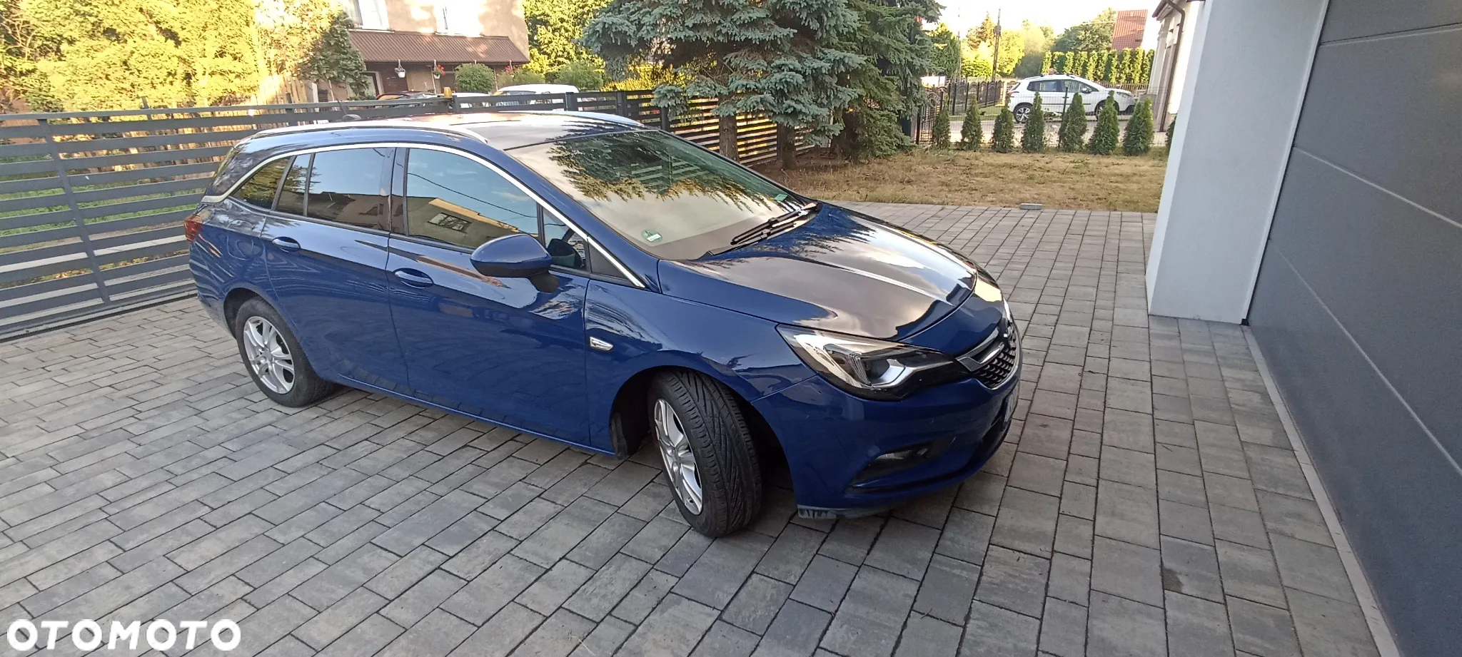 Opel Astra 1.6 D (CDTI) Start/Stop Sports Tourer Dynamic - 2