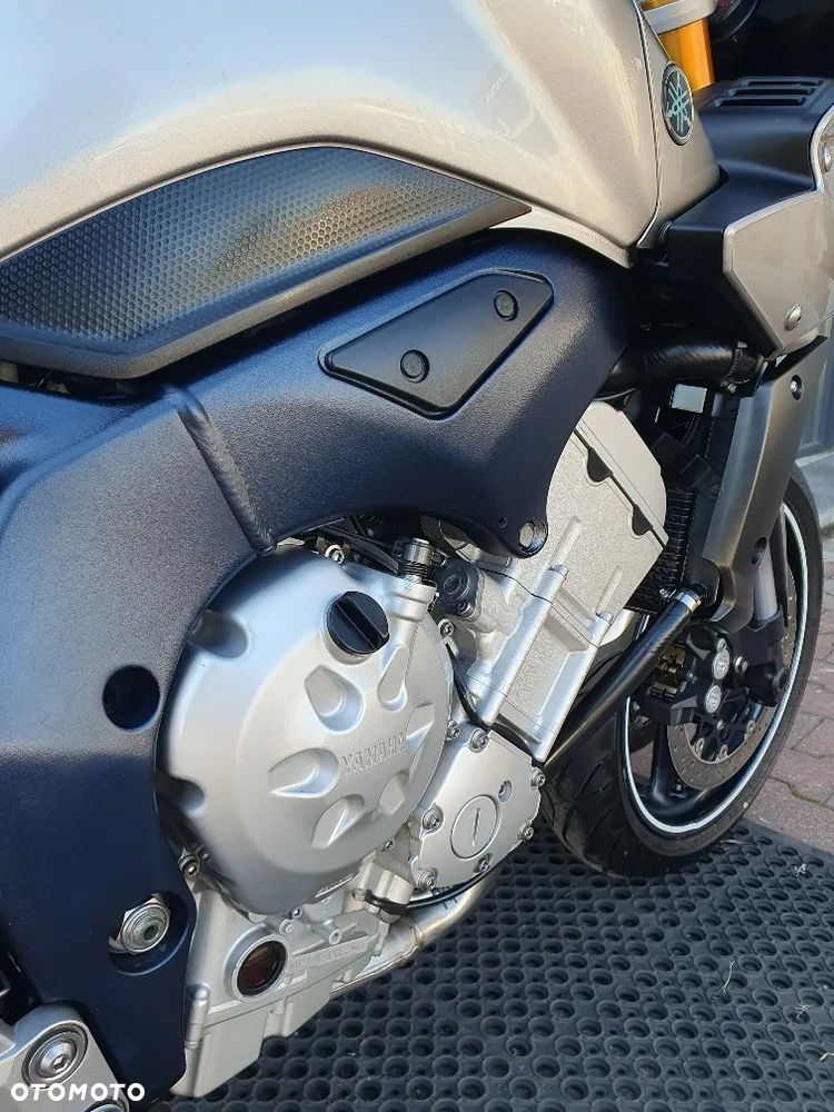 Yamaha FZ - 26