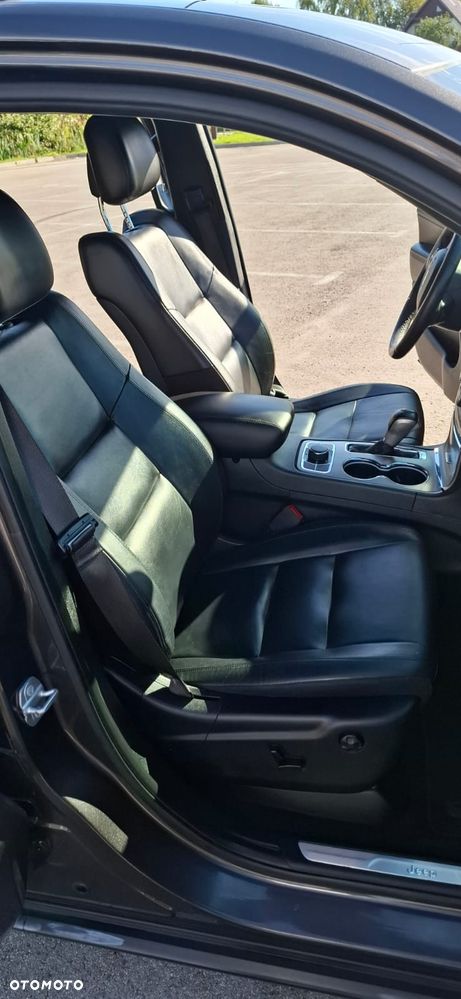 Jeep Grand Cherokee - 12