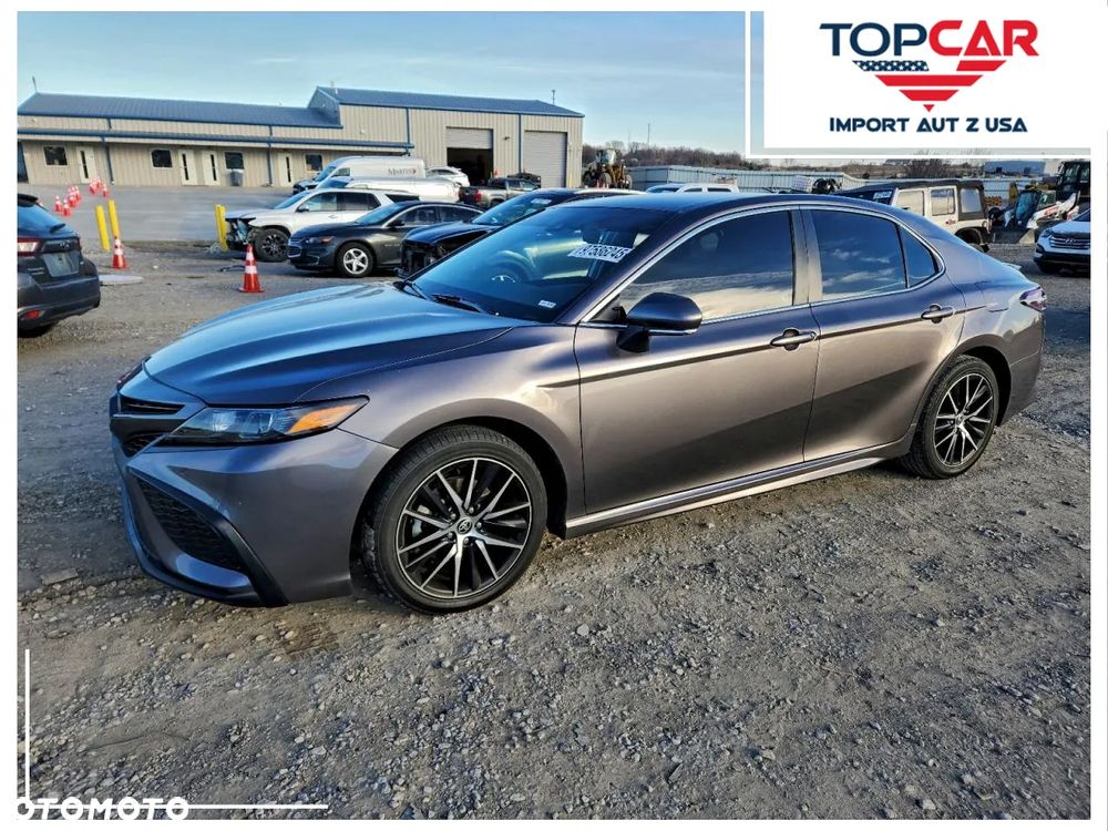 Toyota Camry - 1