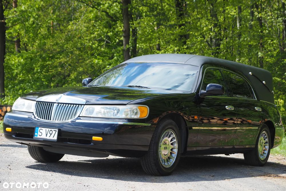 Lincoln Town Car - 1