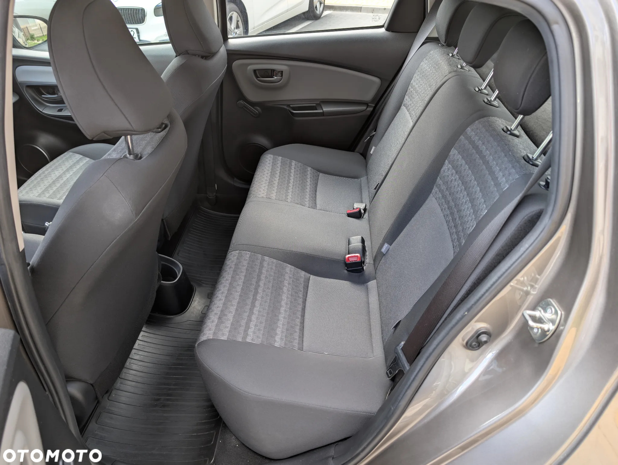 Toyota Yaris 1.0 Active - 8