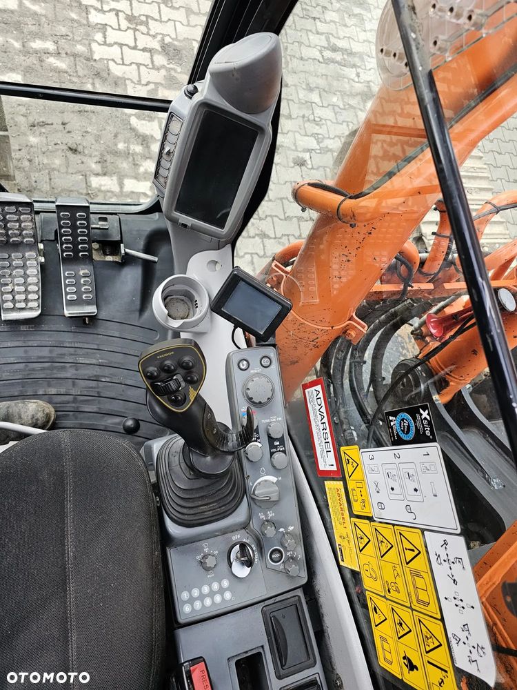 Hitachi ZX300LC-6 - 10