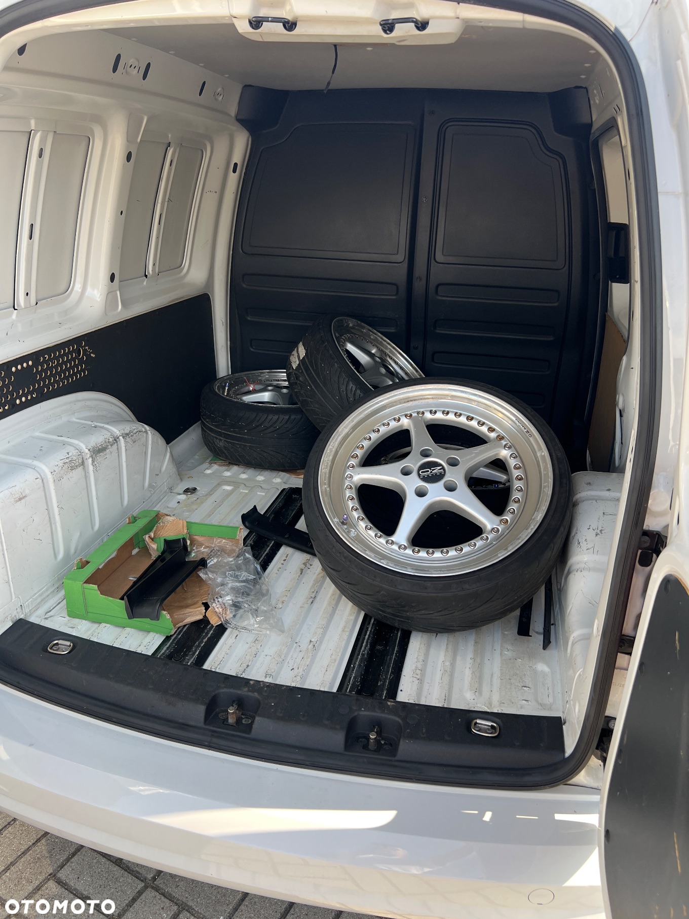 Volkswagen Caddy - 12