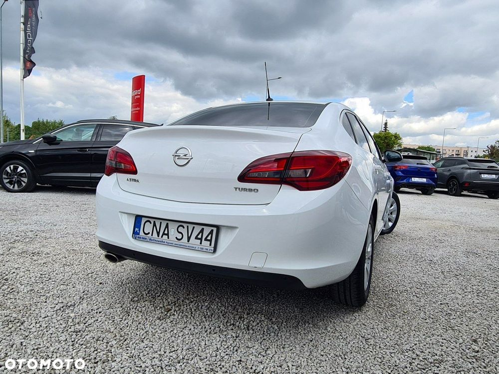 Opel Astra 1.4 Turbo Edition - 2