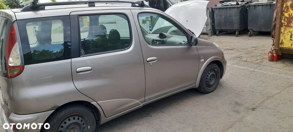 TOYOTA YARIS verso 1 maska - 3