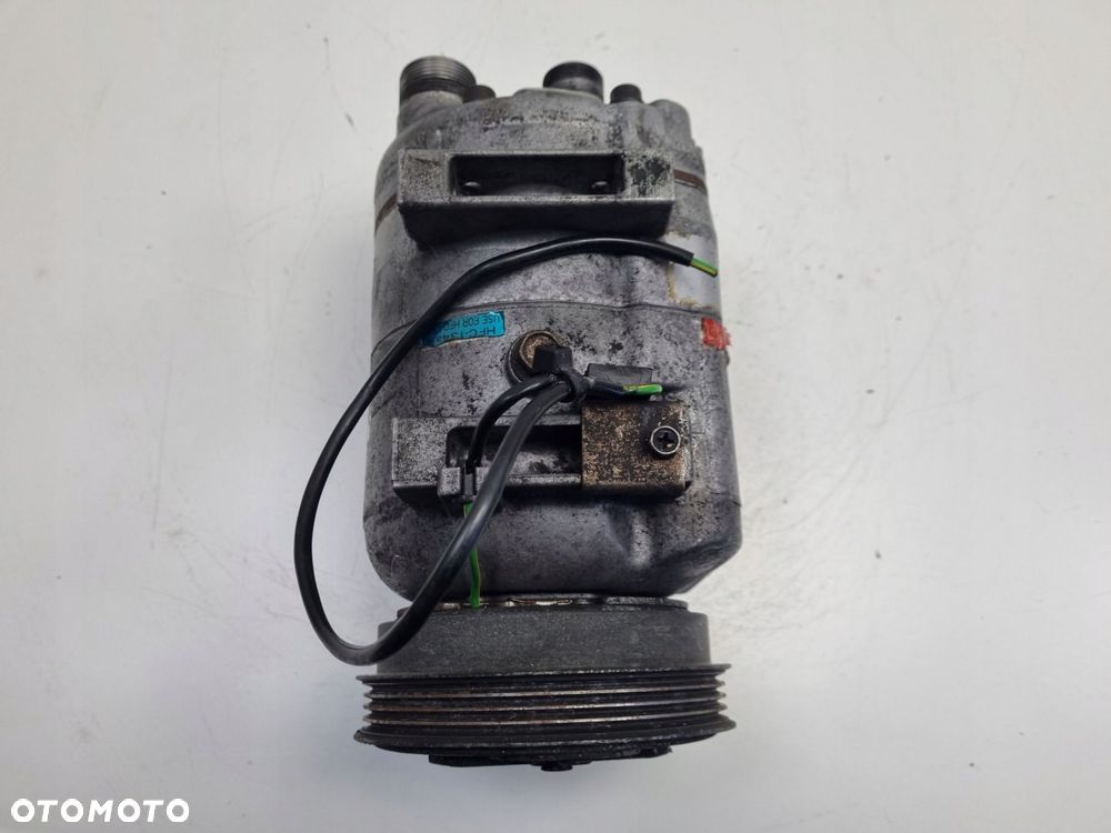 SPRĘŻARKA KLIMATYZACJI VW Passat B5 1.9 TDI _ pompa 8D0260805D - 4