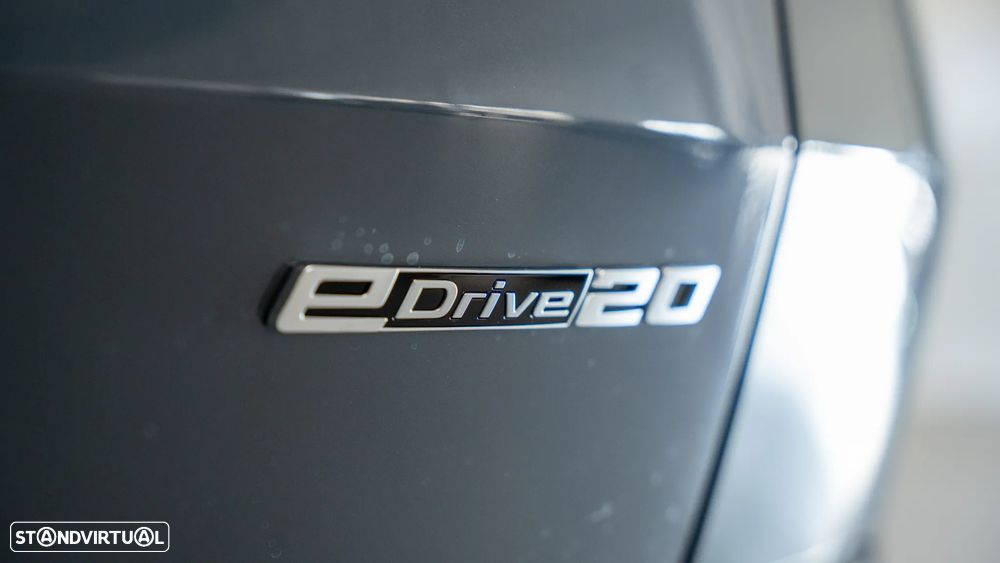 BMW iX2 eDrive20 Pack Desportivo M - 29