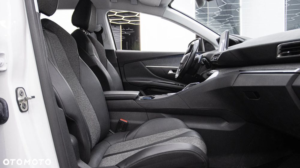 Peugeot 5008 1.5 BlueHDi Allure S&S EAT8 - 22