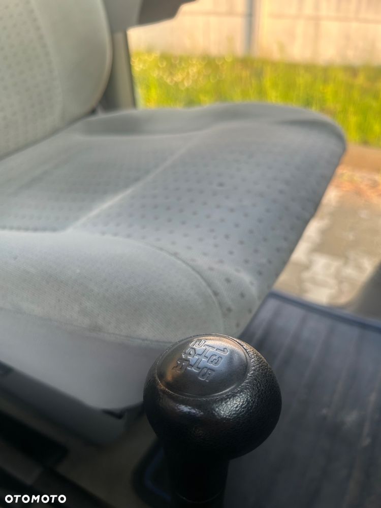 Volkswagen Multivan - 16