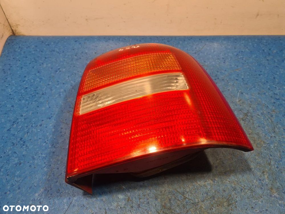 AUDI A4 B5 LIFT KOMBI  LAMPA TYŁ PRAWA ZEWNĘTRZNA - 6
